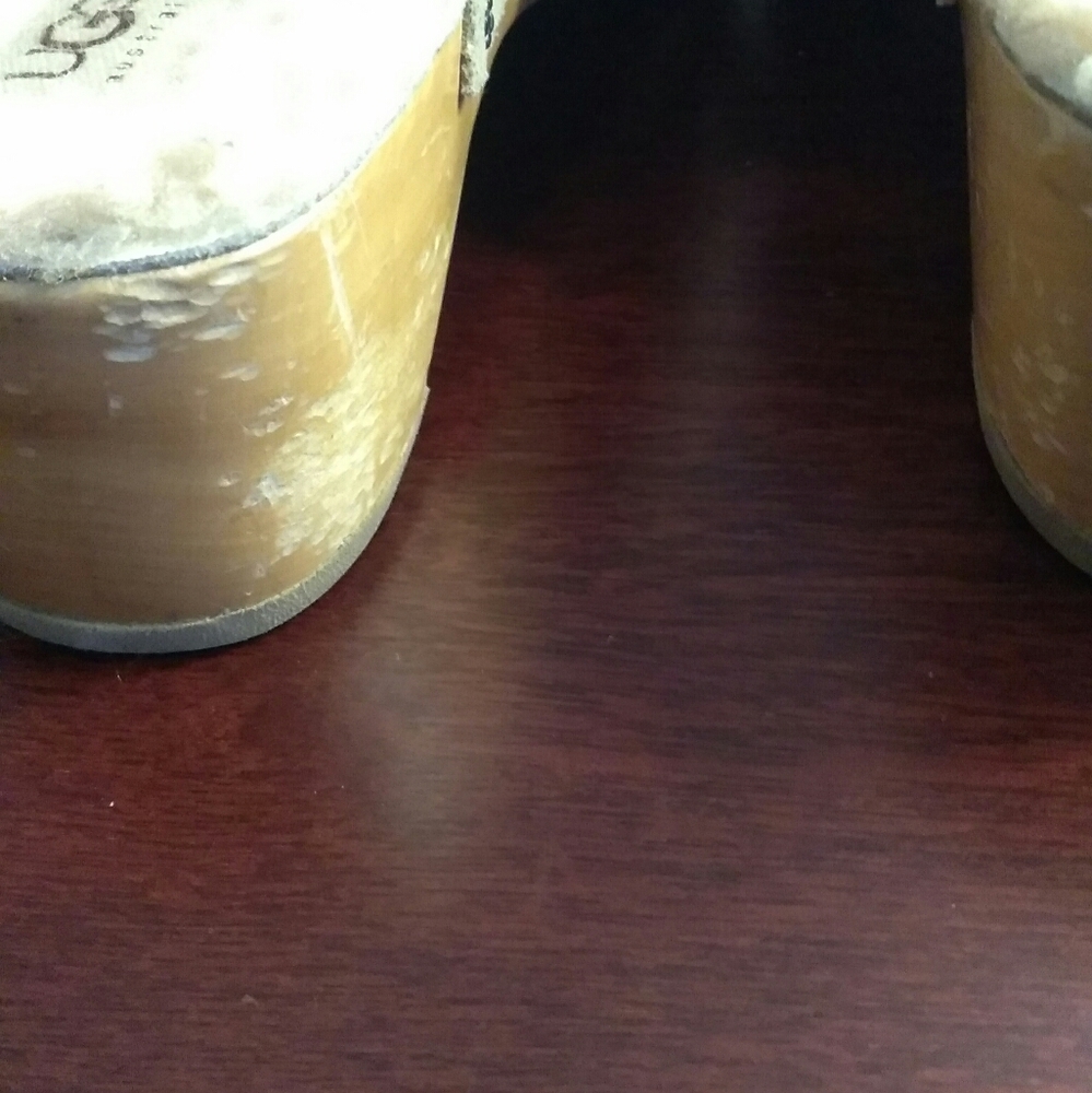 UGG - Picture 2 of 8